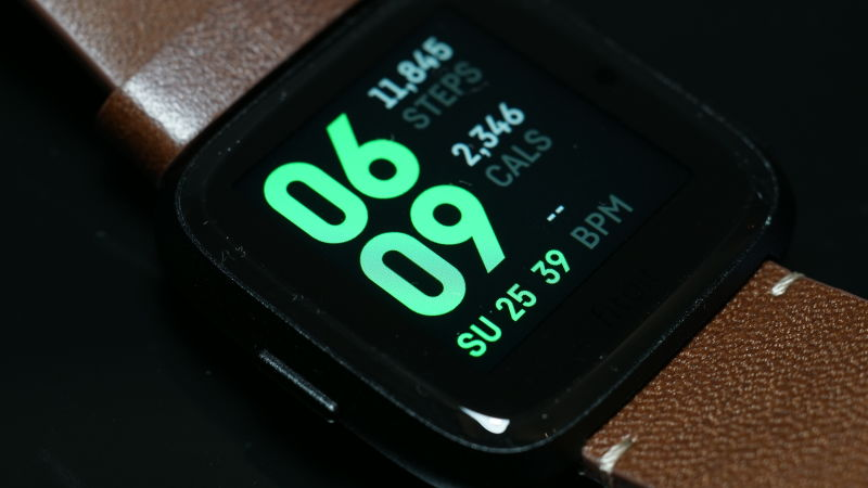 Illustration for article titled Fitbit Versa, análisis: este reloj es genial para fitness, pero le faltan apps y un GPS